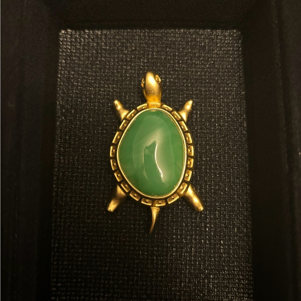 Avon Turtle Brooch Gold Toned Green Stone Vintage